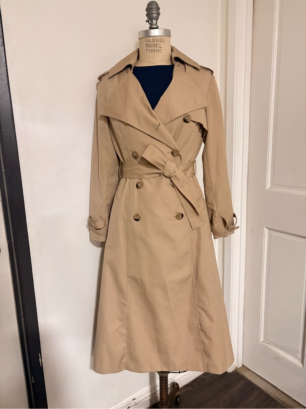 Classic Beige Trench Coat with Belt - Picture 3 of 8